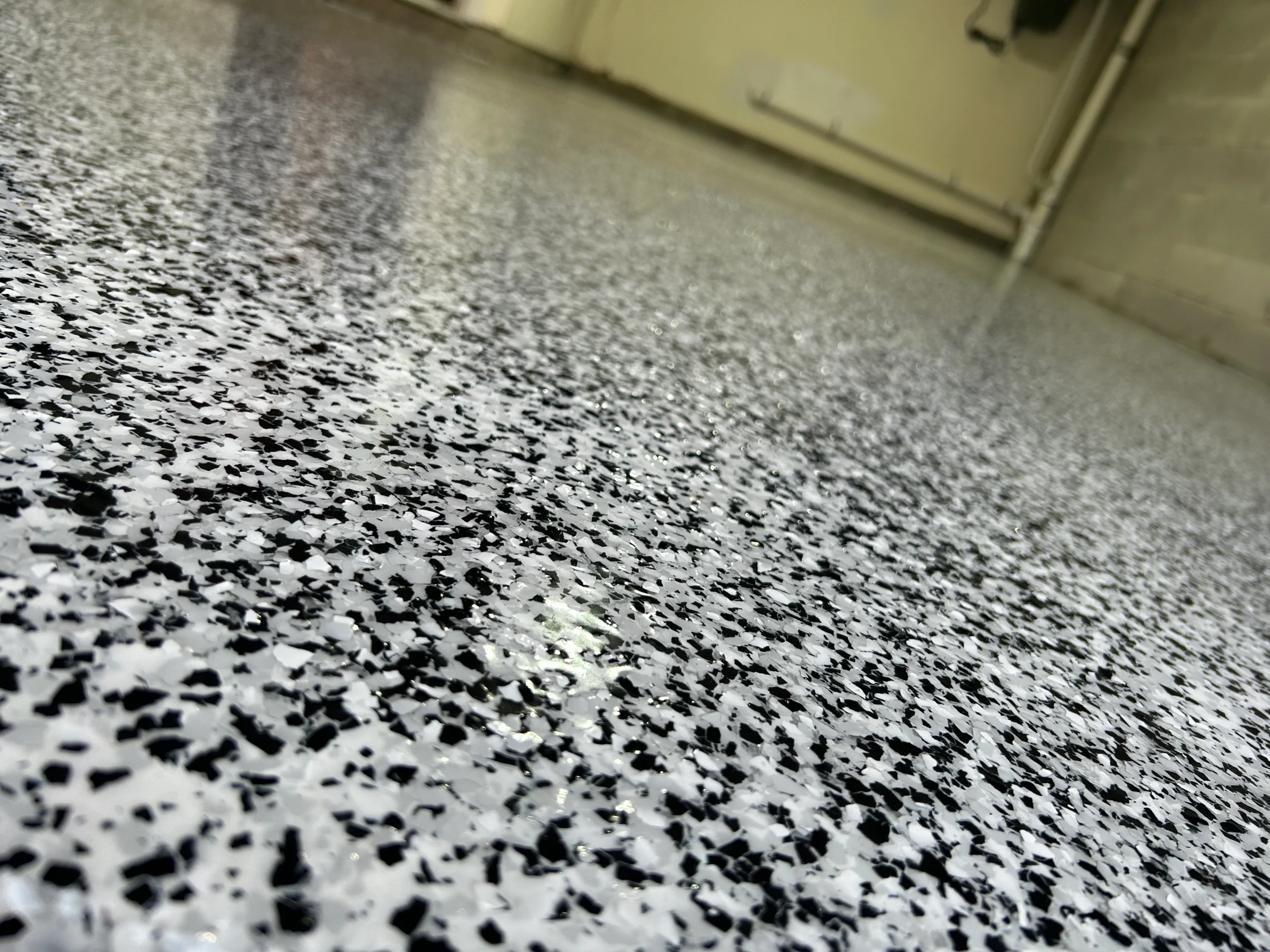 Epoxy flooring flake design in a basement setting